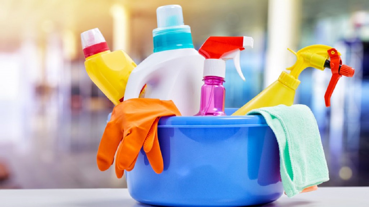 Are Cleaning Products Bad for Your Health and Indoor Air? - Molekule